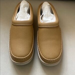 Women's Tan Slip-On Slippers